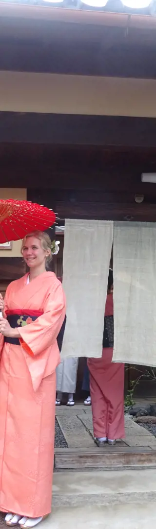 Teezeremonie im Kimono
